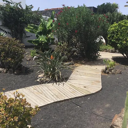 Vrijstaande Appartamento *